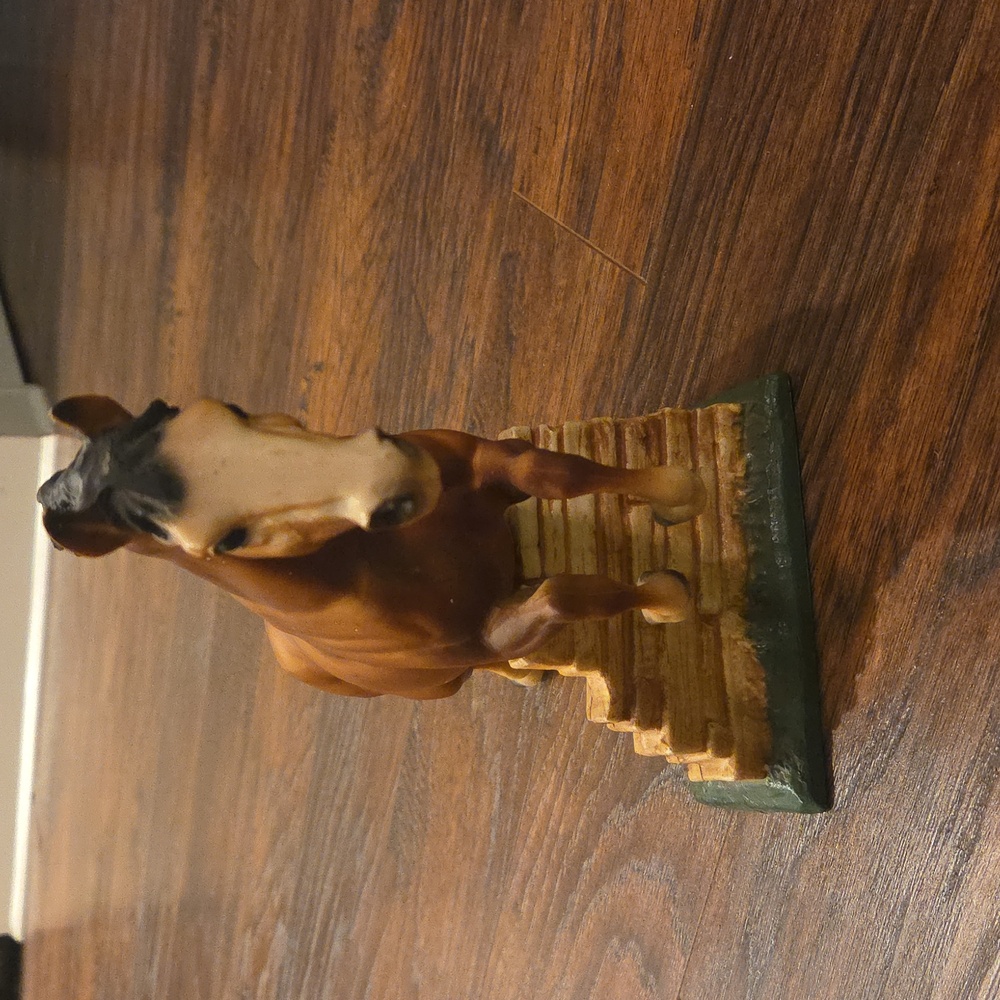 Breyer traditional Jumping Steeplecase Horse - Picture 2 of 3